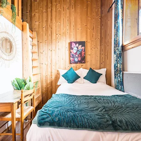 Delphine Luxe, Aux Pieds Chalet Les Bruyères