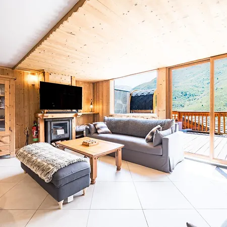 Delphine Luxe, Aux Pieds Chalet *